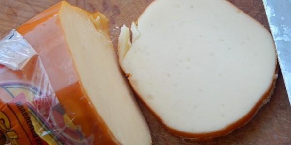 Колбасный сыр — полезные свойства и вред