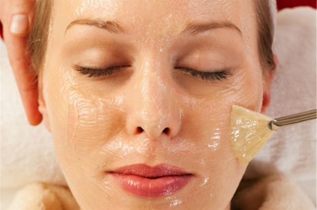 Глицерин для кожи лица: полезные свойства и вред