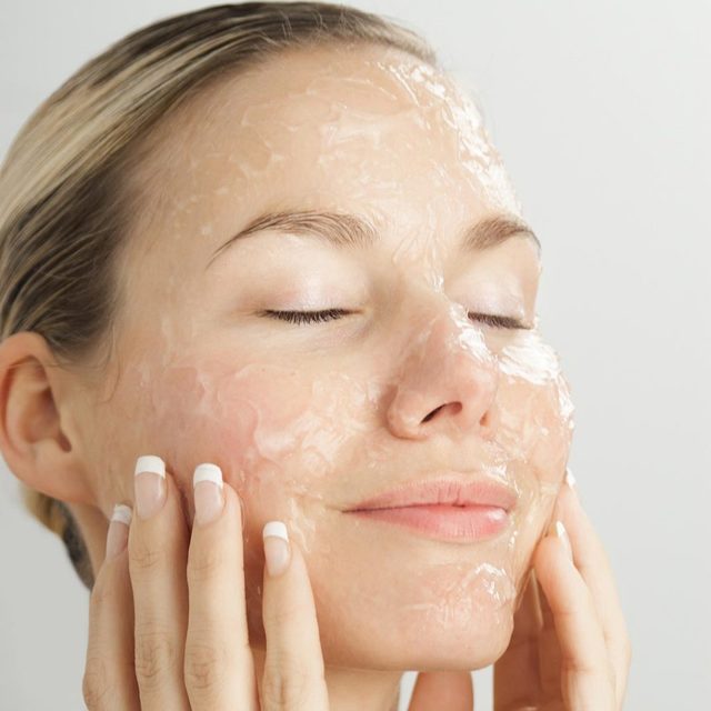 Глицерин для кожи лица: полезные свойства и вред