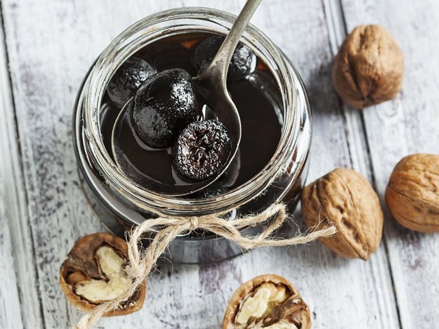 Варенье из грецкого ореха: польза и возможный вред