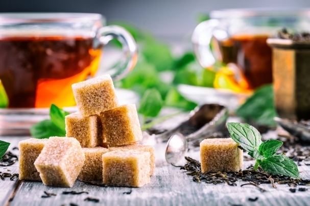 Какой сахар более полезный тростниковый или обычный?