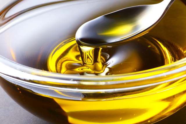 Льняное масло: польза, вред и как правильно принимать