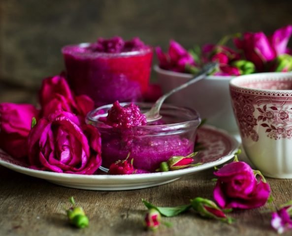 Варенье из лепестков роз: полезные свойства и вред