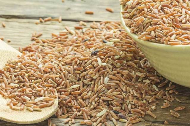 Бурый рис: полезные свойства и вред