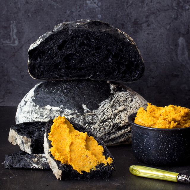 Хлеб с углем: польза и возможный вред