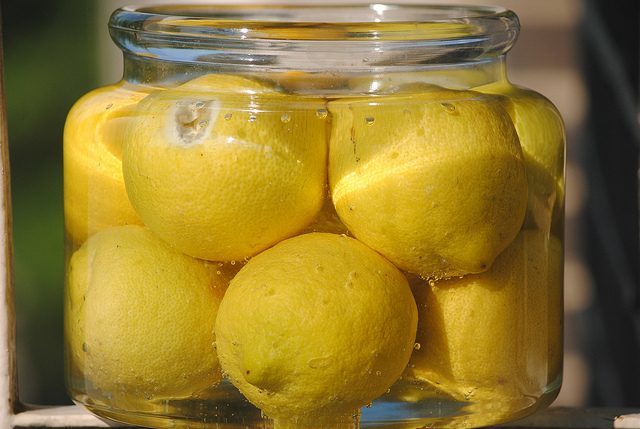 Чем полезен и чем вреден лимон с солью