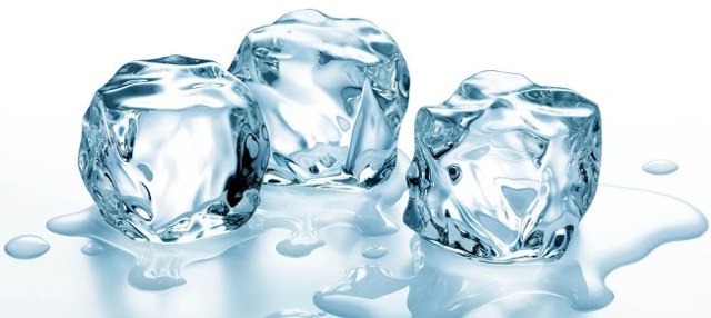 Протирание лица льдом: польза и возможный вред