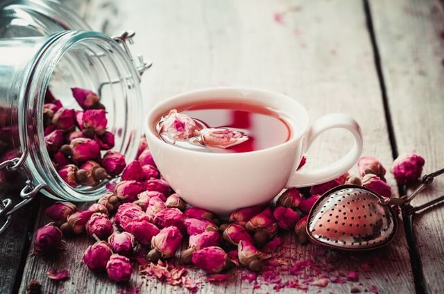 Чай из лепестков розы — польза и вред