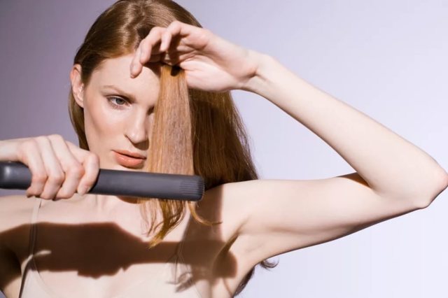 Что вреднее для волос фен или утюжок?