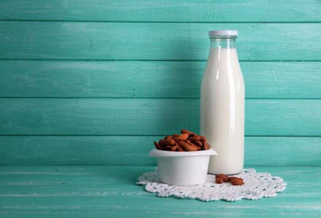 Польза и вред миндального молока