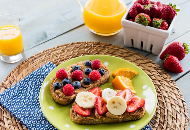 Здоровый завтрак спасет от переедания
