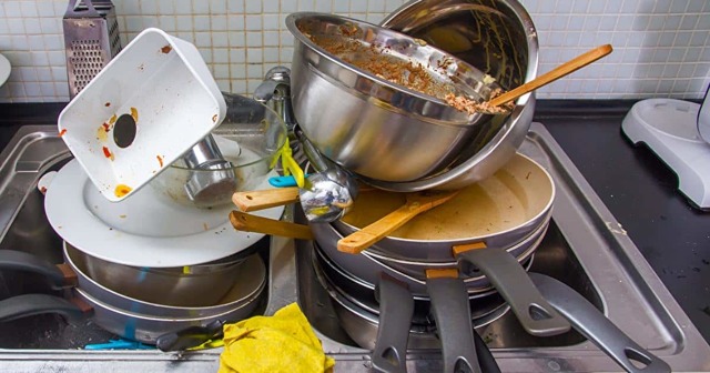 Мытье посуды помогает бороться со стрессом