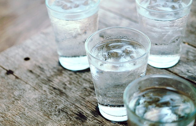 Безалкогольные, но сладкие и газированные напитки увеличивают смертность. Пейте воду!
