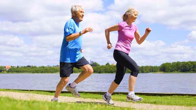 Упражнения для людей старшего возраста: растяжка