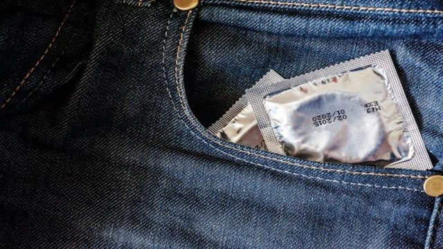 Алкоголь заставляет забыть о презервативах