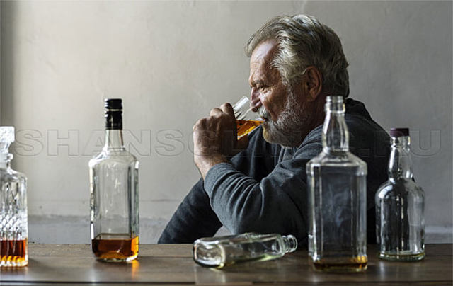 Алкоголизм - распространенная проблема среди пожилых людей