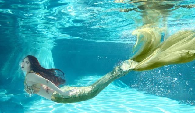 Аквааэробика: русалочий хвост на животе