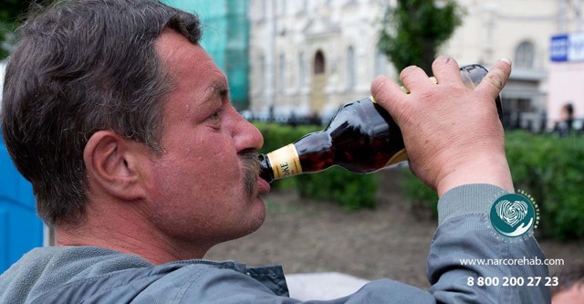 Кто рискует заработать алкогольную зависимость?