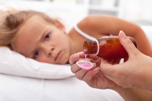 Врачи показали вред приема антибиотиков в раннем возрасте