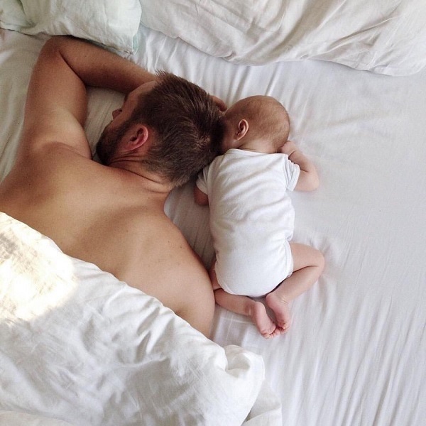 Эксперты узнали, где лучше спать маленькому ребенку