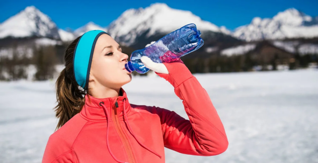 Почему мы зимой пьем больше, и как это предотвратить