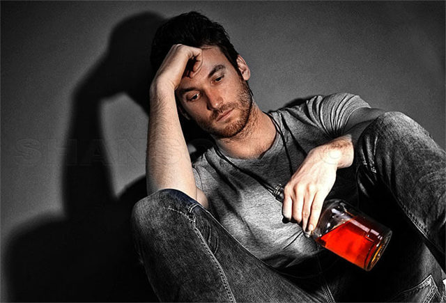 Даже умеренное употребление алкоголя вредит мозгу