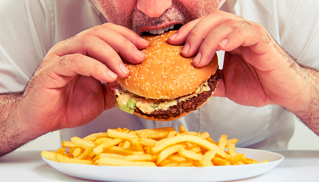 Еда из ресторанов быстрого питания может вызвать слепоту