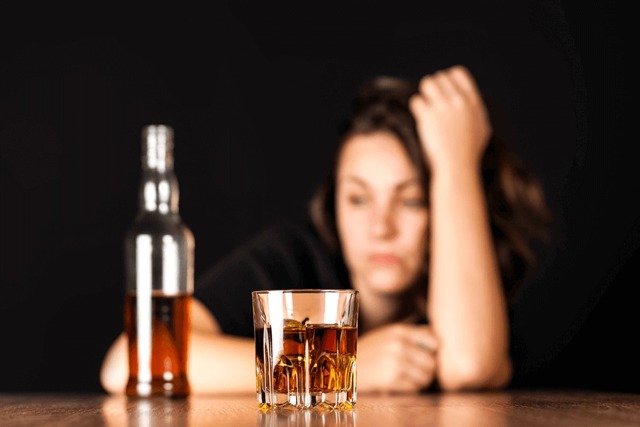 Женщины пьют от скуки и недовольства жизнью