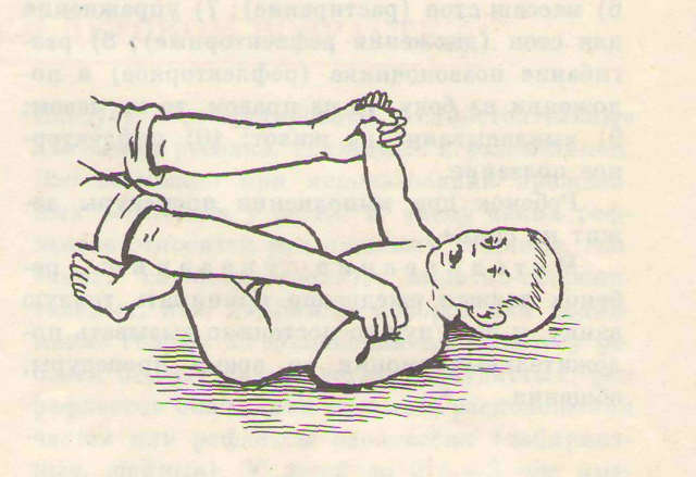 Массаж для малыша: физкультура и общение