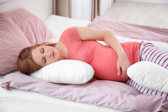 Беременная женщина может спать как угодно — вреда ребенку не будет