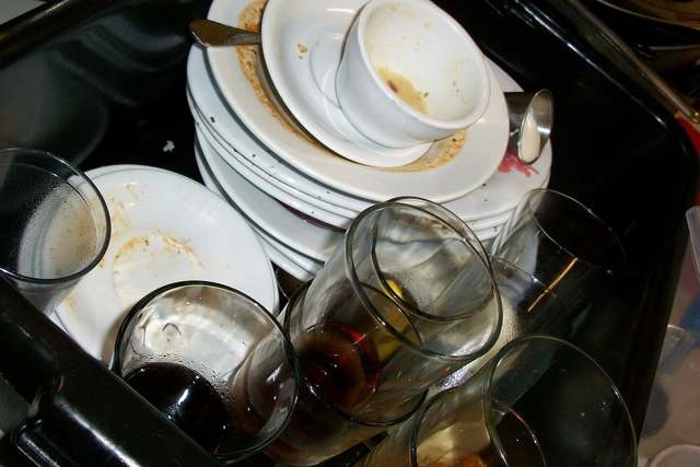 Мытье посуды помогает бороться со стрессом