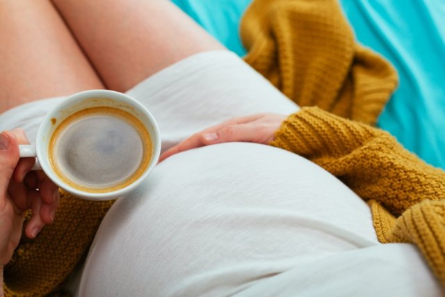 Безопасной дозы кофеина для беременной женщины не существует
