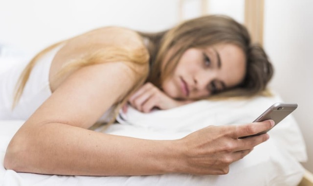 Хронический недосып вреден как алкоголь