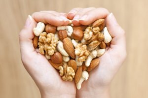 Орехи - спасение от сердечно-сосудистых заболеваний
